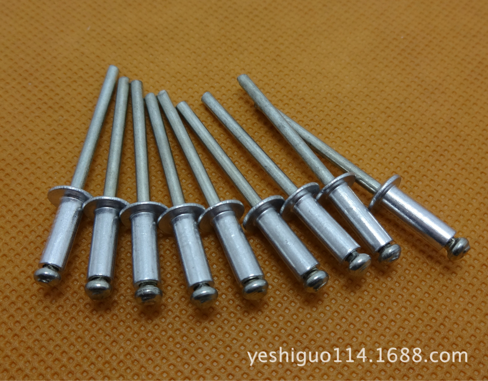 臨沂云鵬釘業(yè) 專業(yè)生產(chǎn)鋁鐵合金開口型抽芯鉚釘4x13的技術(shù)解析與性價比分析
